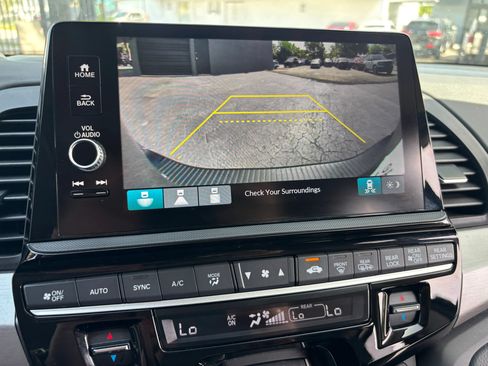 Used 2025 Honda Odyssey EX-L image 17