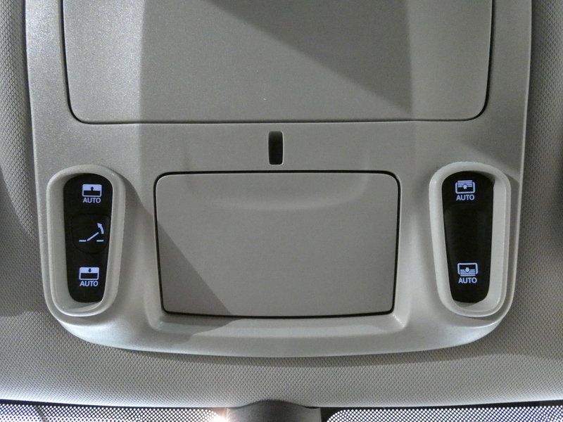 Used 2024 Chrysler Pacifica Limited w/ Trailer Tow Group AWD/4WD image 19