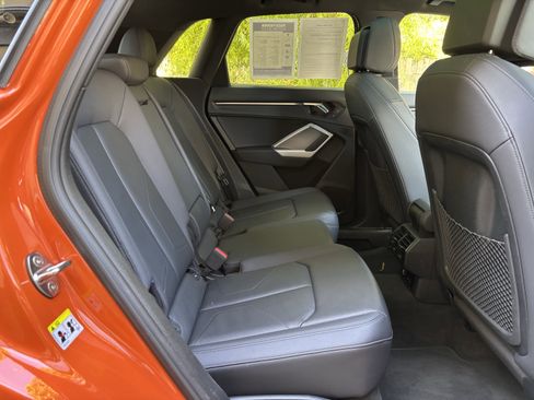 Used 2024 Audi Q3 2.0T Premium image 18