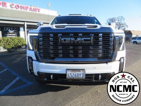 Used 2024 GMC Sierra 3500 Denali Ultimate image 8