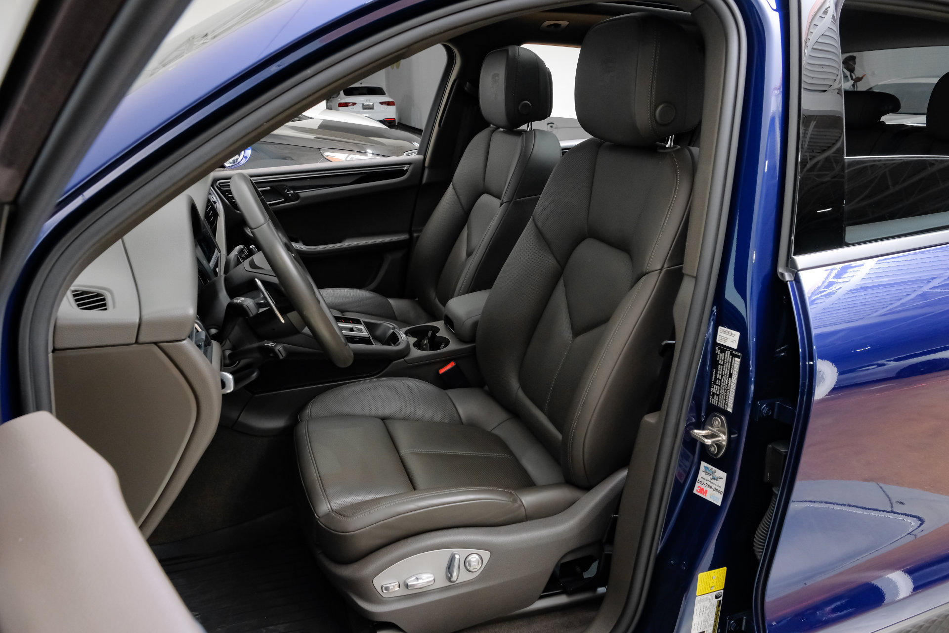 Used 2023 Porsche Macan Turbo AWD/4WD image 34