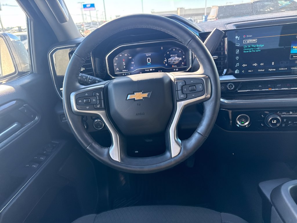 Used 2024 Chevrolet Silverado 1500 LT AWD/4WD image 17