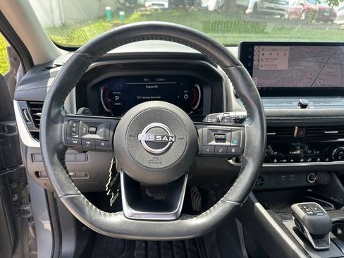 Used 2024 Nissan Rogue SL AWD/4WD image 15