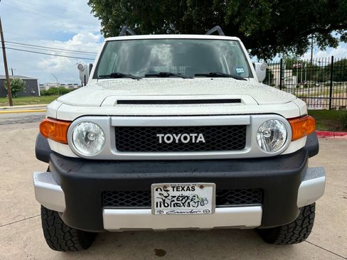 Used 2014 Toyota FJ Cruiser 2WD w/ Convenience Package image 6