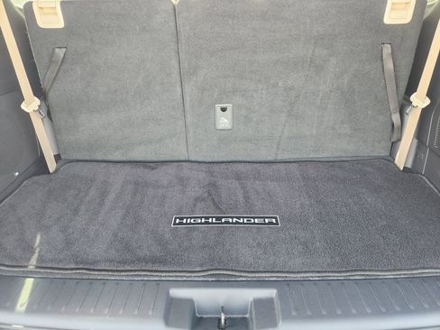 Used 2020 Toyota Highlander Limited image 32