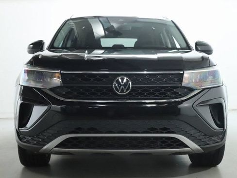 Certified 2022 Volkswagen Taos SE w/ Panoramic Sunroof Package AWD/4WD image 5