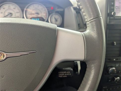 Used 2008 Chrysler Town & Country Touring image 26