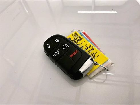 Used 2020 Jeep Grand Cherokee Overland AWD/4WD image 10