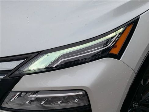 Used 2024 Nissan Rogue Platinum w/ Platinum Premium Package FWD image 2