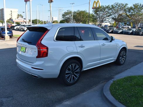 Used 2021 Volvo XC90 T5 Momentum w/ Protection Package Premier FWD image 13