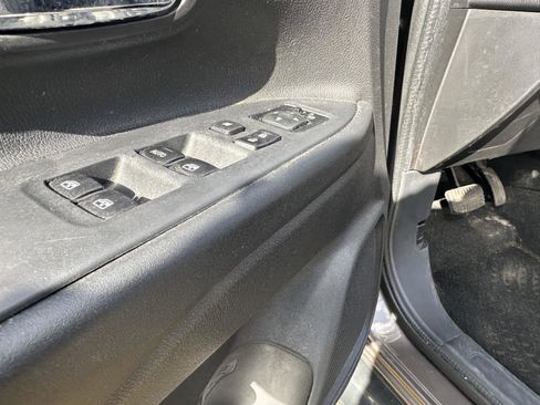 Used 2016 Mitsubishi Outlander SE image 12