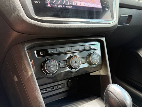 Used 2019 Volkswagen Tiguan SE AWD/4WD image 18