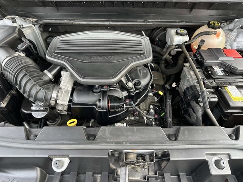 Used 2021 GMC Acadia SLT w/ Trailering Package image 11