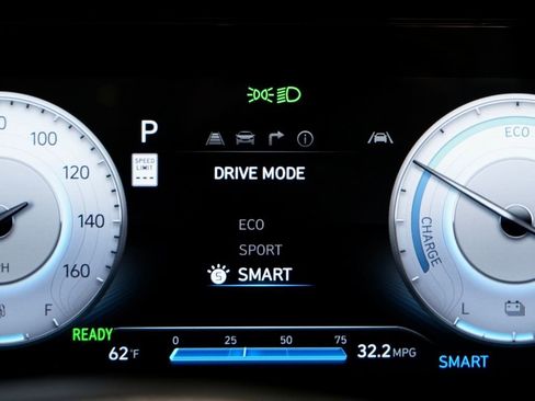 Used 2025 Hyundai Elantra SEL image 22