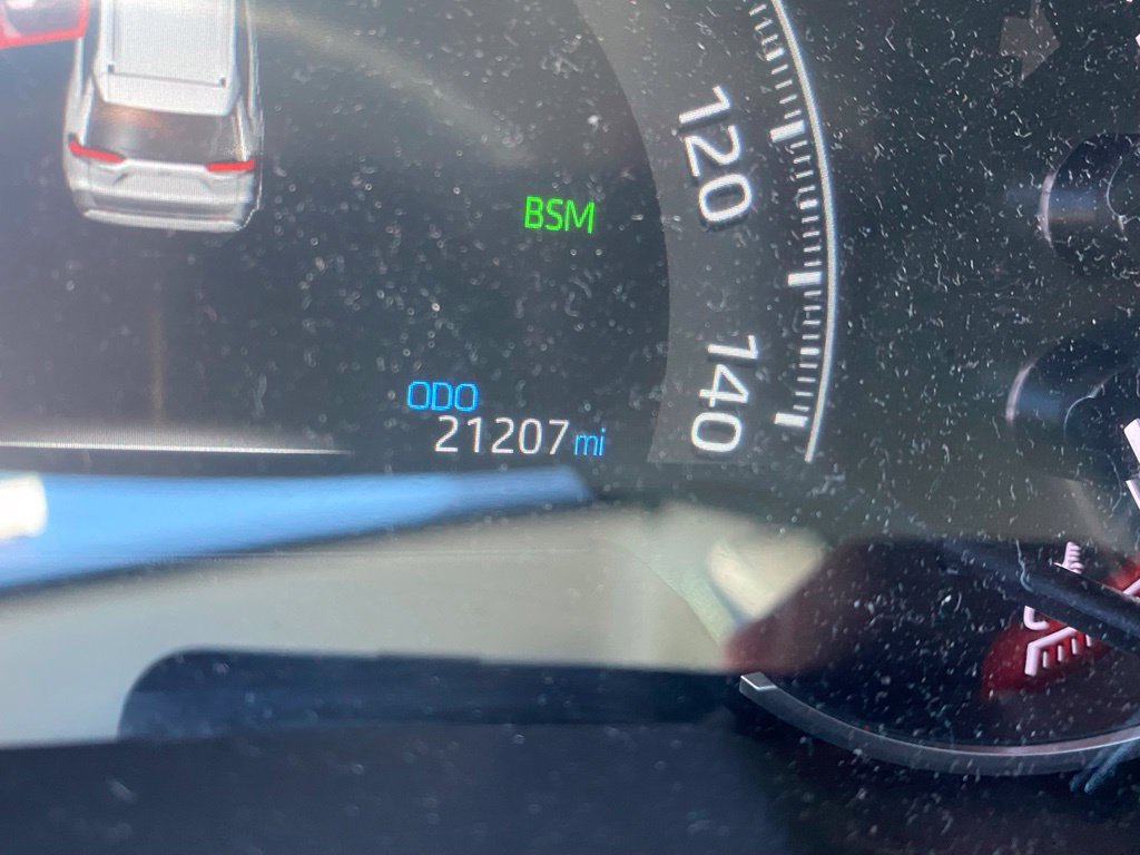 Used 2025 Toyota RAV4 XLE w/ Convenience Package FWD image 4