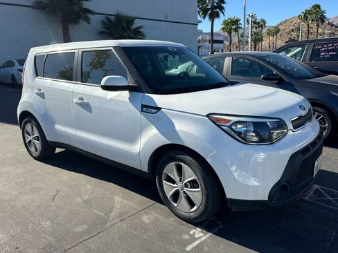 Used 2015 Kia Soul image 2