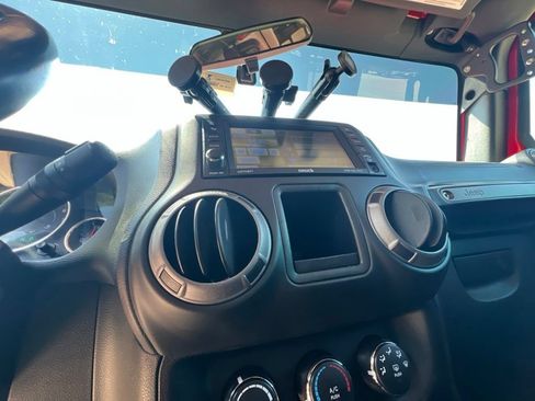 Used 2018 Jeep Wrangler Unlimited Sport w/ Connectivity Group AWD/4WD image 25