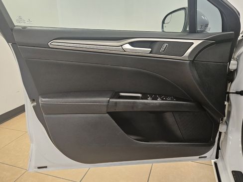 Used 2017 Ford Fusion SE w/ Fusion SE Technology Package image 7