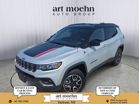 Used 2025 Jeep Compass Trailhawk AWD/4WD image 1
