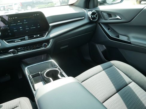 Used 2025 Chevrolet Equinox LT FWD image 11