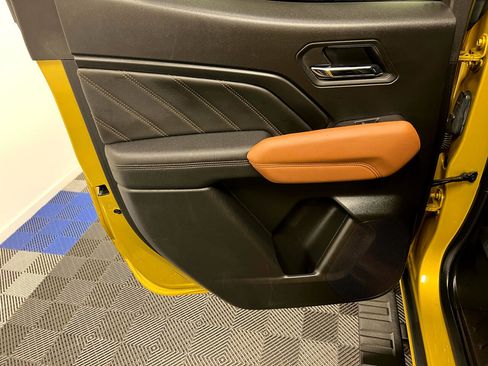 Used 2023 GMC Canyon AT4 w/ AT4 Premium Package image 9