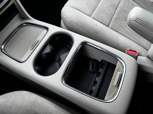 Used 2012 Dodge Grand Caravan SXT image 16