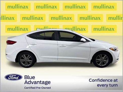 Used 2017 Hyundai Elantra SE FWD image 2
