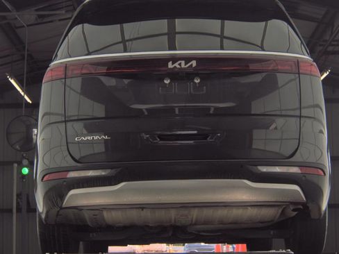 Used 2024 Kia Carnival LX FWD image 7