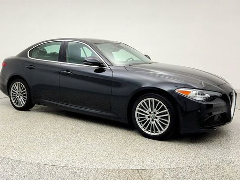 Used 2018 Alfa Romeo Giulia Ti w/ Quick Order Package 22X Lusso AWD/4WD image 3