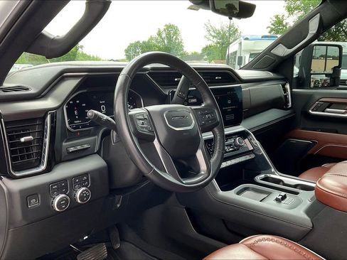 Used 2024 GMC Sierra 2500 Denali Ultimate AWD/4WD image 12