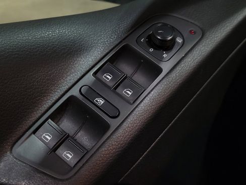 Used 2017 Volkswagen Tiguan Limited FWD image 27