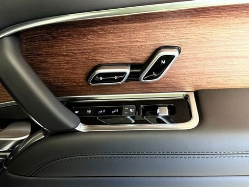 New 2025 Land Rover Range Rover Autobiography image 24