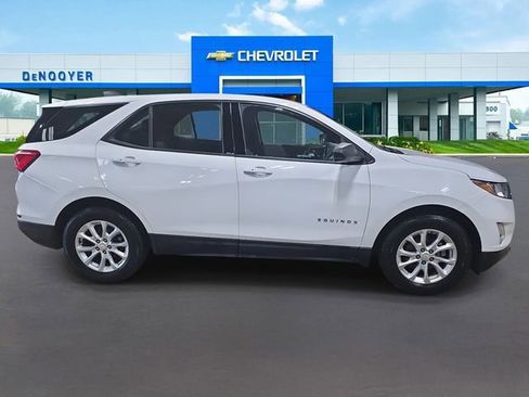 Used 2018 Chevrolet Equinox LS image 5