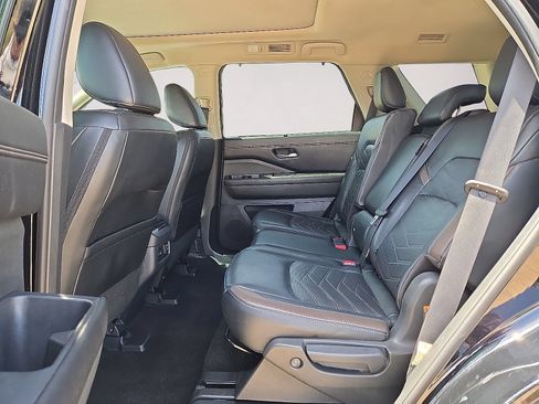 Used 2023 Nissan Pathfinder Platinum w/ Black Appearance Package FWD image 15