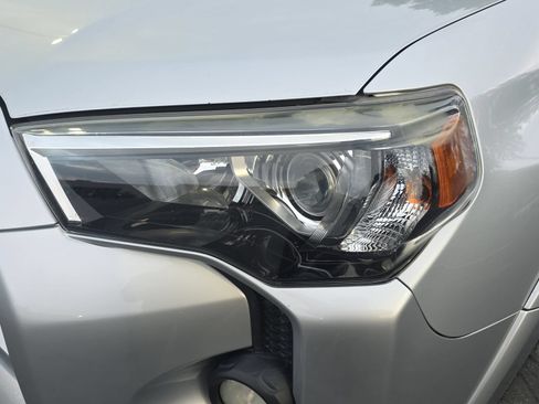 Used 2018 Toyota 4Runner TRD Off-Road Premium AWD/4WD image 29