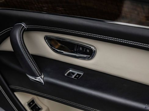 Used 2019 Bentley Bentayga image 88