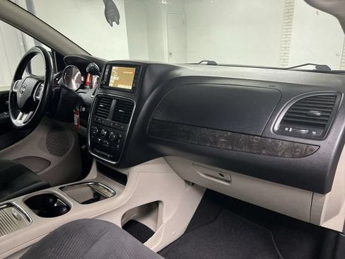 Used 2016 Dodge Grand Caravan SXT w/ Rear Park Assist Package FWD image 27