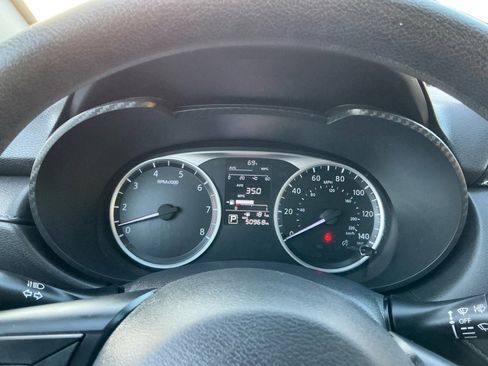 Used 2020 Nissan Versa S image 11