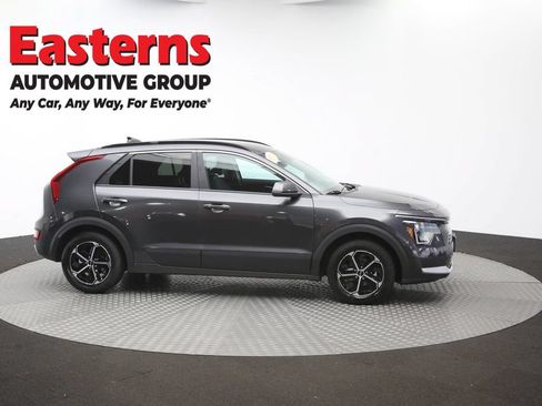 Used 2025 Kia Niro LX FWD image 44