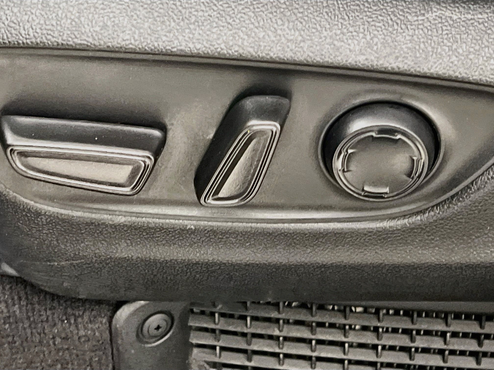 Used 2024 Toyota Sienna XLE FWD image 16