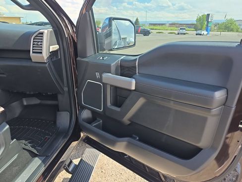 Used 2018 Ford F150 Platinum w/ Equipment Group 701A Luxury AWD/4WD image 32