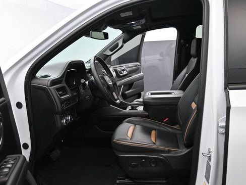 Used 2024 GMC Yukon XL AT4 AWD/4WD image 12