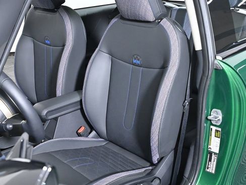 Used 2025 MINI Cooper 2-Door Hardtop image 19