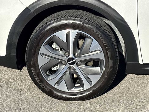 Used 2022 Kia Niro EX image 12