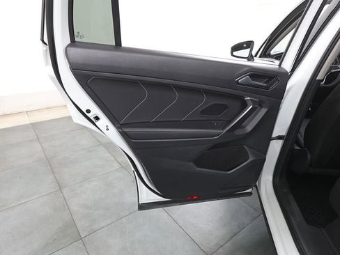 Used 2023 Volkswagen Tiguan SE w/ Panoramic Sunroof Package image 23