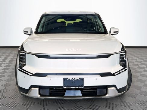 Used 2024 Kia EV9 Light RWD image 2