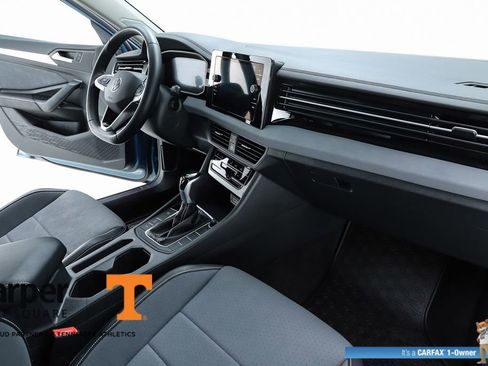 Used 2025 Volkswagen Jetta SE w/ Sunroof Package FWD image 32