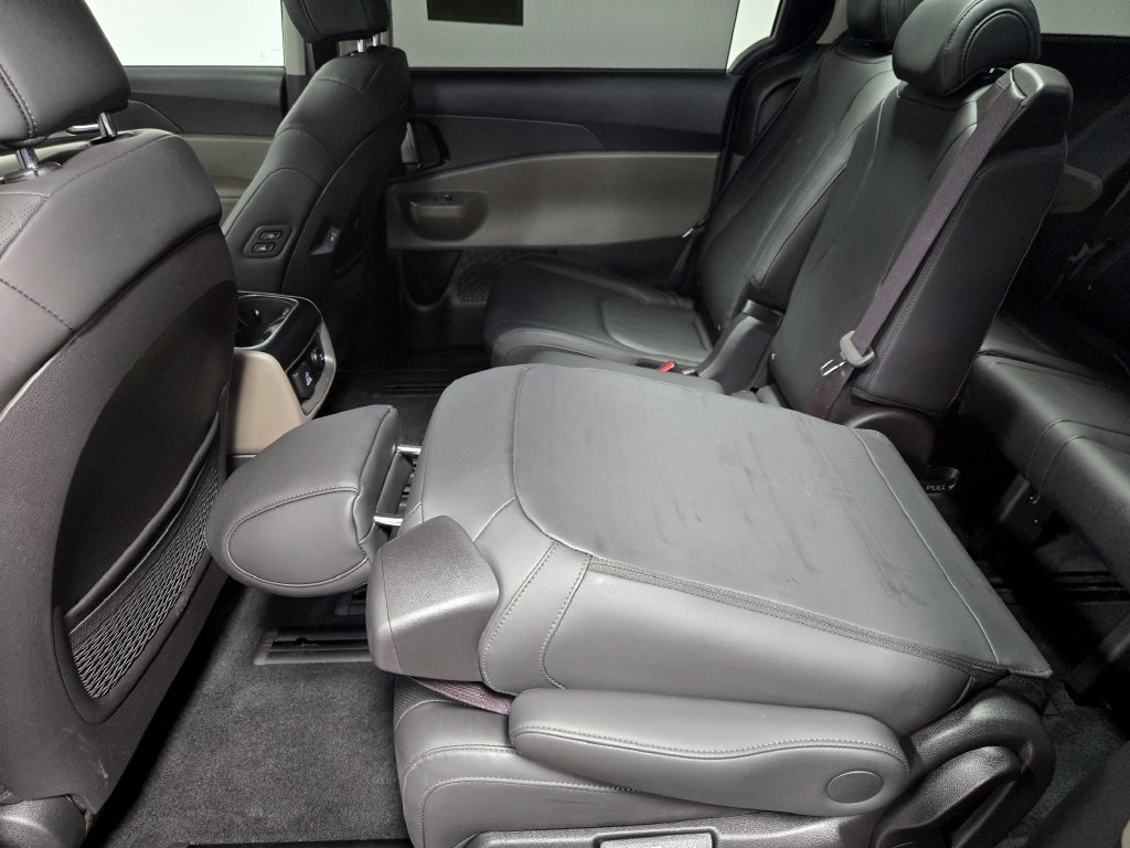 Used 2025 Kia Carnival SX FWD image 43
