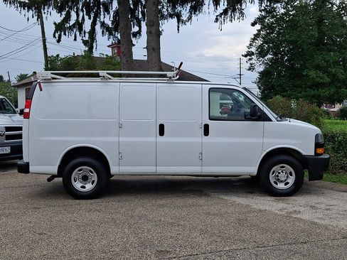 Used 2022 Chevrolet Express 2500 w/ Driver Convenience Package RWD image 8
