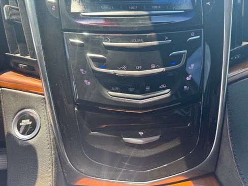 Used 2017 Cadillac Escalade ESV Luxury RWD image 9